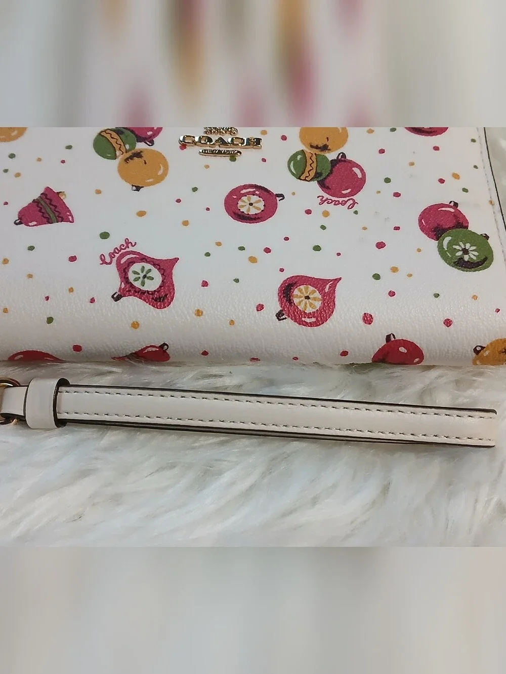 Coach White Leather Ornament Zip Wristlet/Wallet with Gold Hardware - Picture 2 of 7